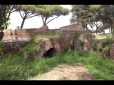 07856 ostia - regio iv - insula i - campo della magna mater - porticus an der suedseite - ostende - re - fossa sanguinis (iv,i,6) - 06-2024.jpg